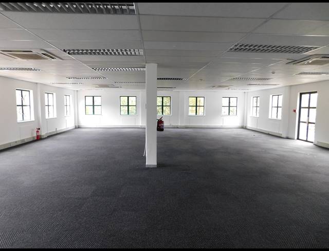 1,049M² OFFICE TO LET IN HYDE PARK